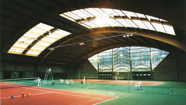 Impianto sportivo con porzione di copertura illuminante in Onduclair PC